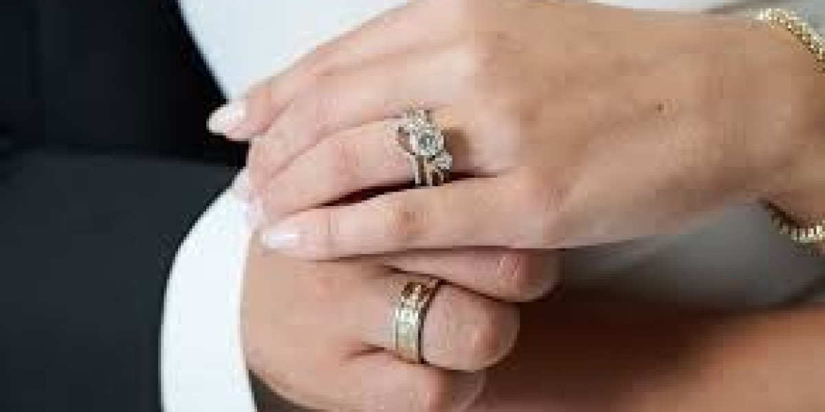 Why Men’s Moissanite Rings Are Replacing Traditional Diamond Rings